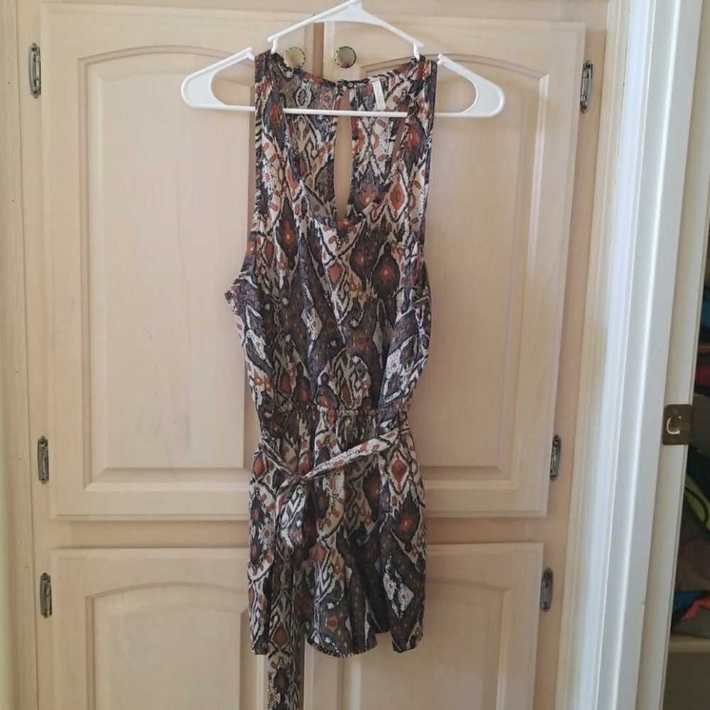 Honey punch romper size medium